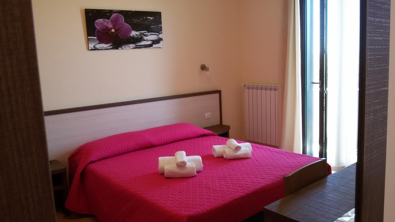 B&B Hotel Helios Уджано-ла-К'єза Екстер'єр фото